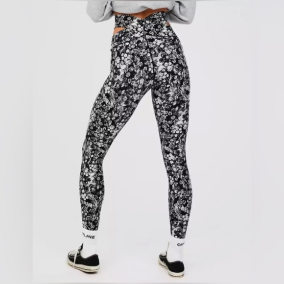 Floral Black and White Leggings - Picture 3 of 11